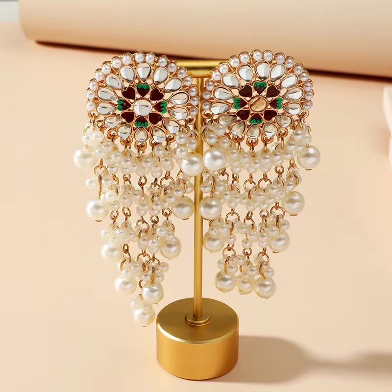 Einzigartige übertriebene Frau – Ethnic Indian Fashion Bewertung und Preis