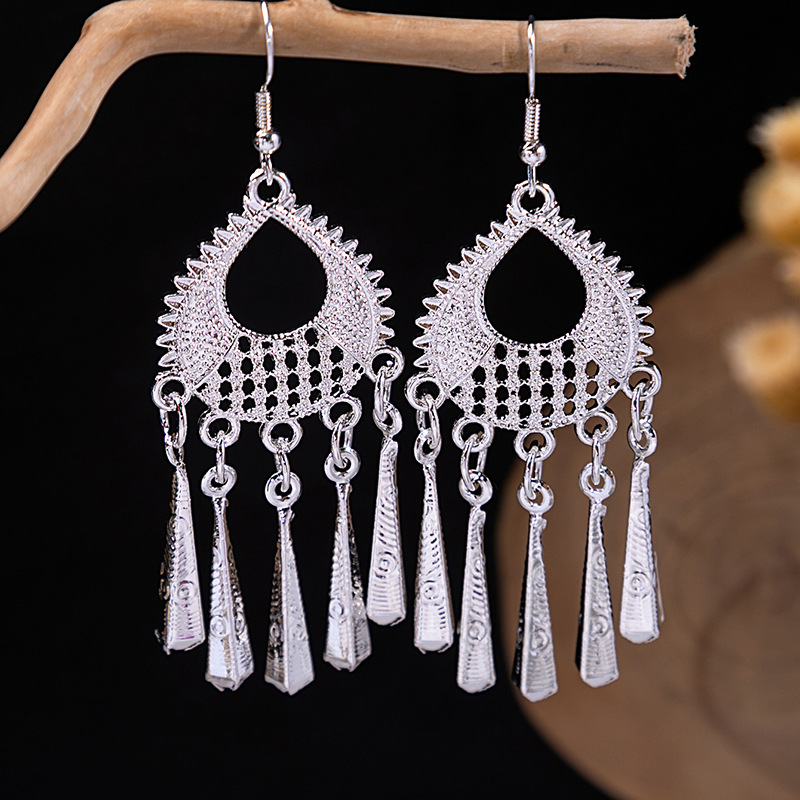 Vintage ethnische baumelnde Oh – Ethnic Indian Fashion Bewertung und Preis